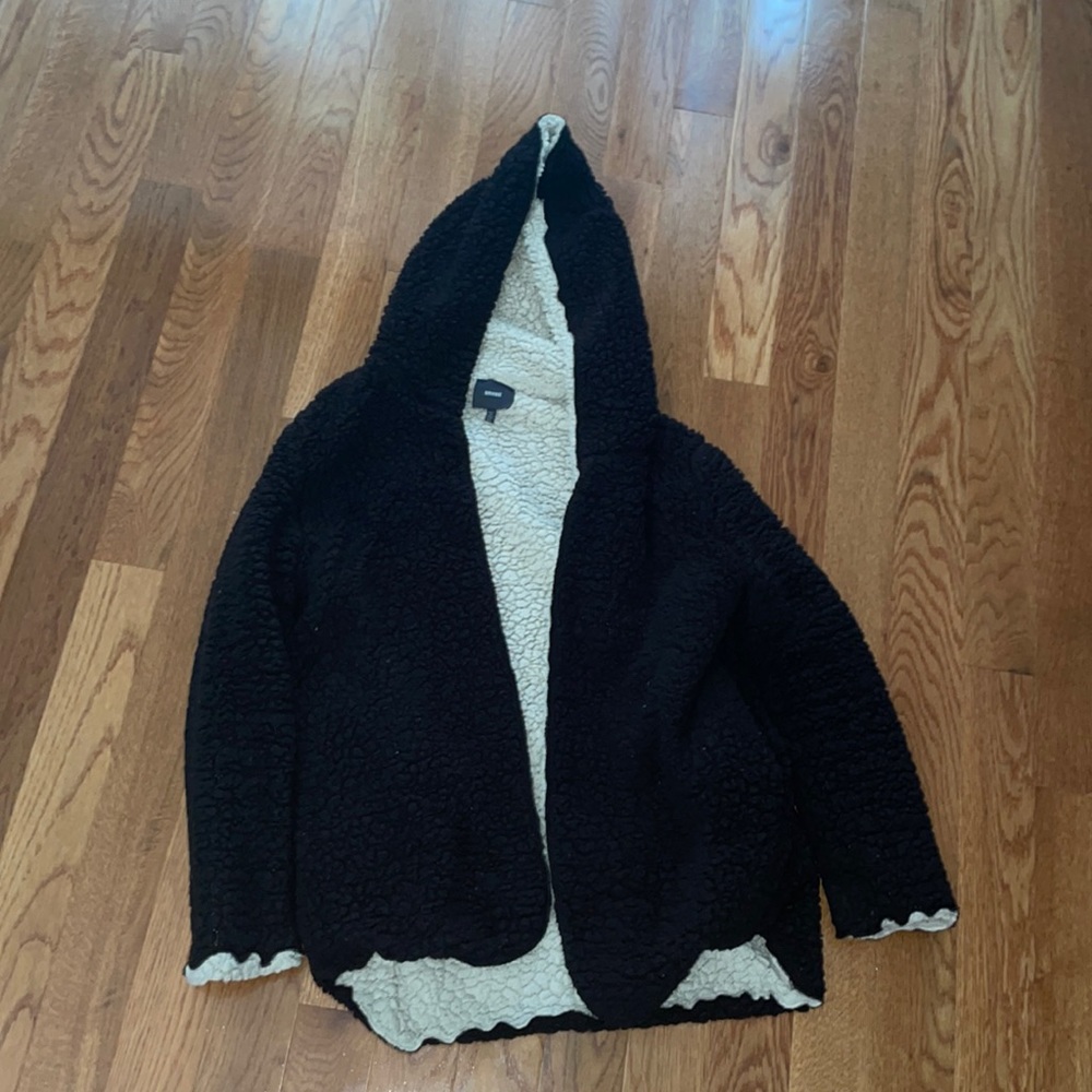 XS Sherpa Jacket. I’m normally a medium but this size fits and is long and comfy